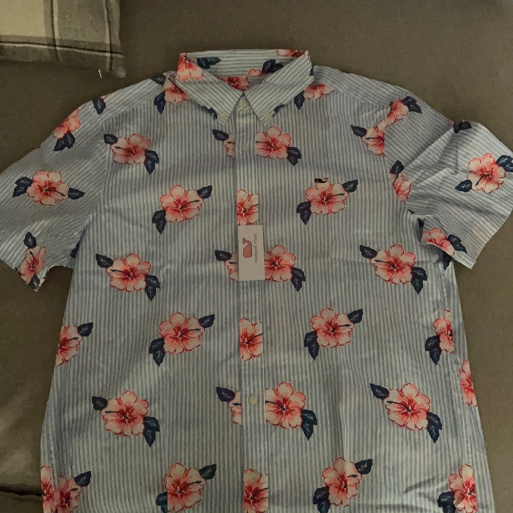 Vineyard vines men’s classic fit.   SS hibiscus stripe classic size large NWT